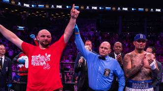 Kownacki Decisions Arreola in Classic Heavyweight Brawl